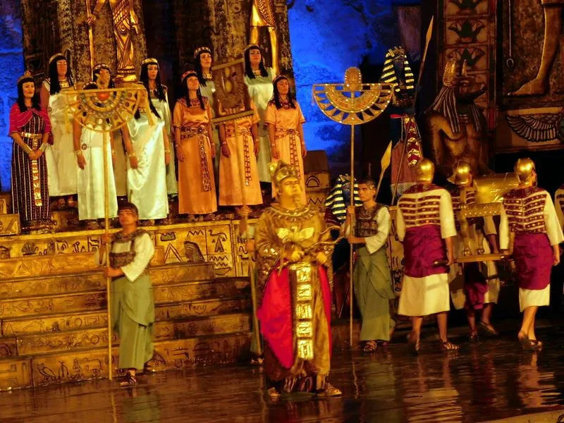 Şafak Güç as Il Re in Aida