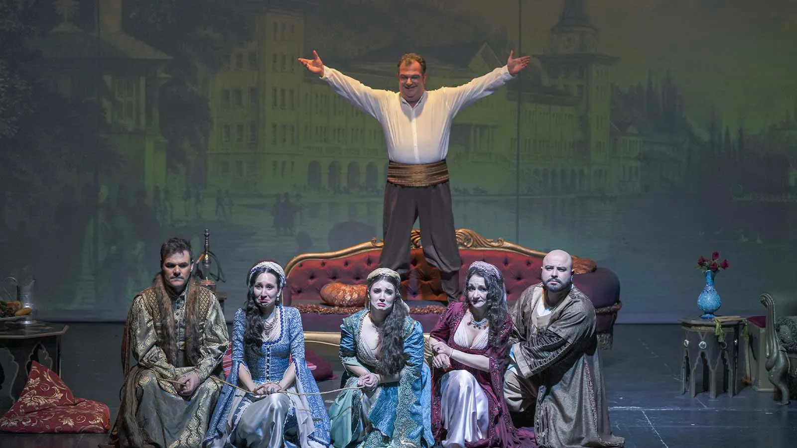 Şafak Güç as Osmin in Die Entführung aus dem Serail