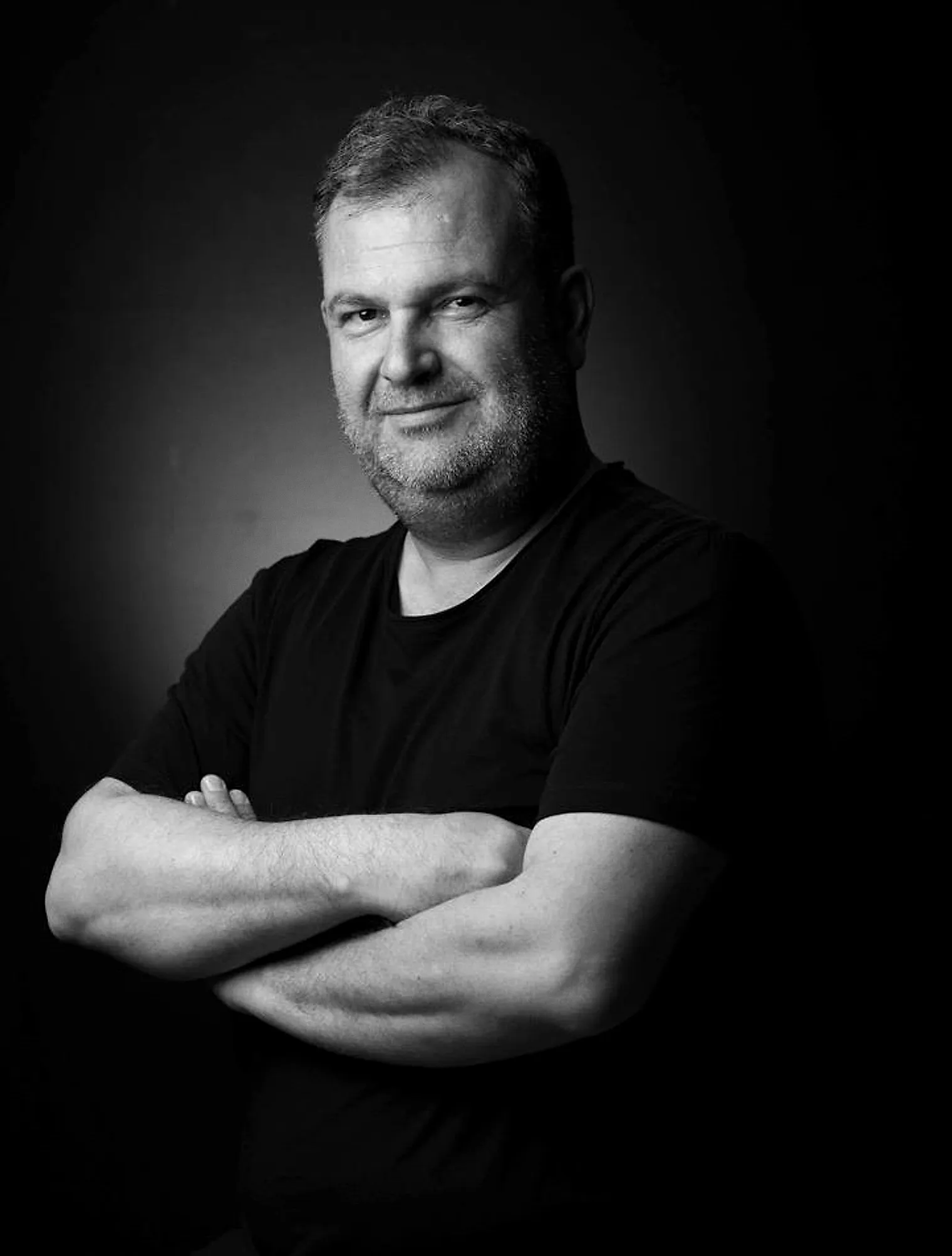 Studio portrait of the bass-baritone Şafak Güç