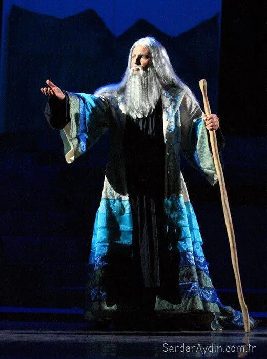 Şafak Güç as Timur in Turandot